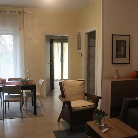 La Casa Di Rosy Apartment *